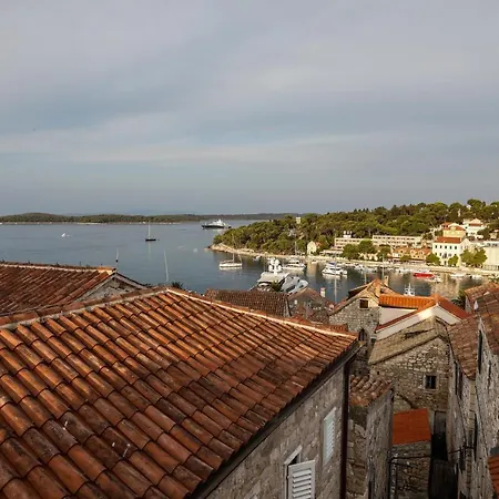 Penthouse In Old Dalmatian House - Flybridge بيت للعطل *