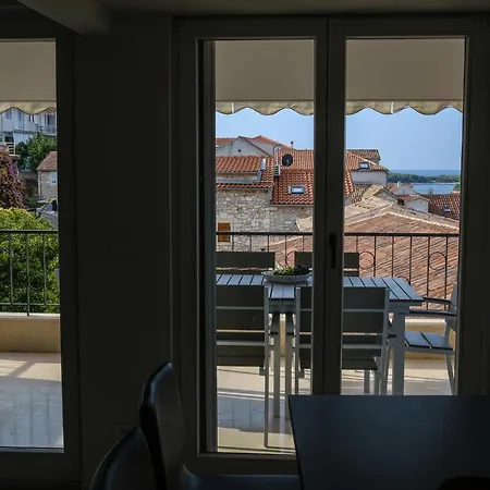 Vakantiehuis Penthouse In Old Dalmatian House - Flybridge Hvar Town