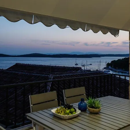بيت للعطل Penthouse In Old Dalmatian House - Flybridge *