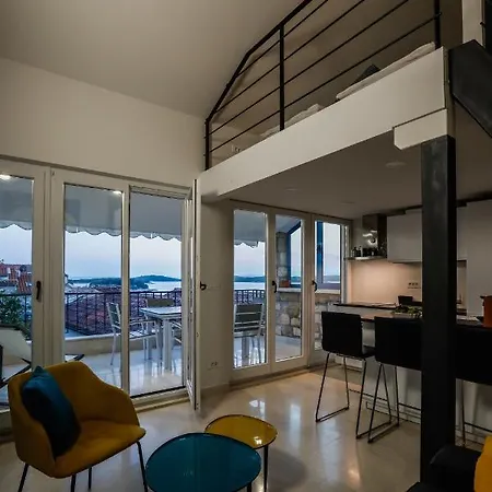 Penthouse In Old Dalmatian House - Flybridge Hvar Town
