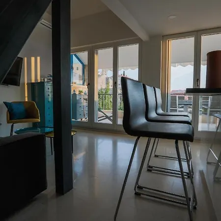 Penthouse In Old Dalmatian House - Flybridge * هفار