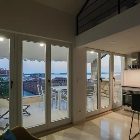 بيت للعطل Penthouse In Old Dalmatian House - Flybridge *