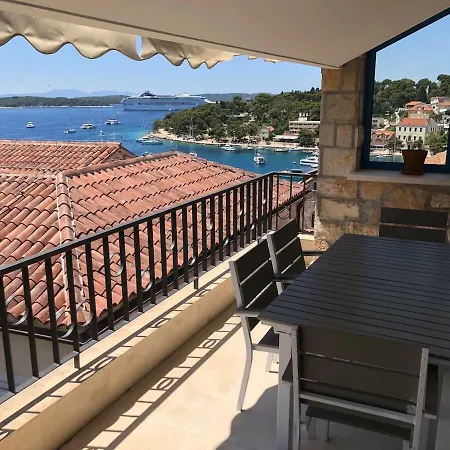 Penthouse In Old Dalmatian House - Flybridge بيت للعطل