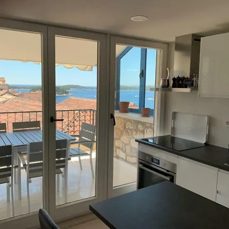 Penthouse In Old Dalmatian House - Flybridge Dom wakacyjny Hvar Town