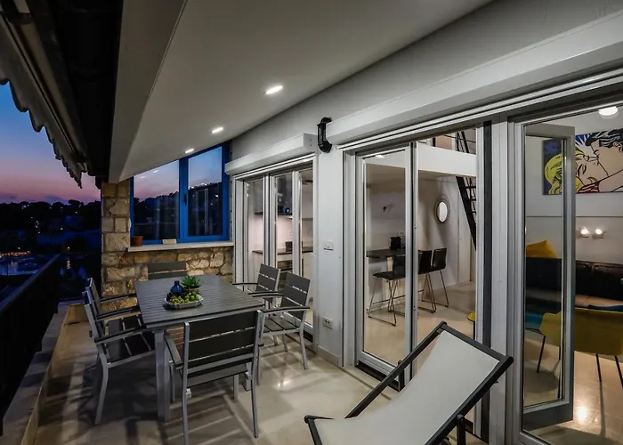 Penthouse In Old Dalmatian House - Flybridge Dom wakacyjny Hvar Town