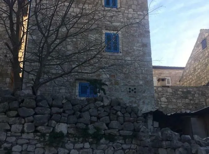 Penthouse In Old Dalmatian House - Flybridge Hvar Town