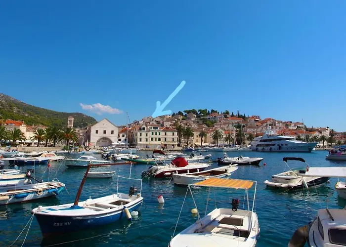 Penthouse In Old Dalmatian House - Flybridge Hébergement de vacances Hvar Town